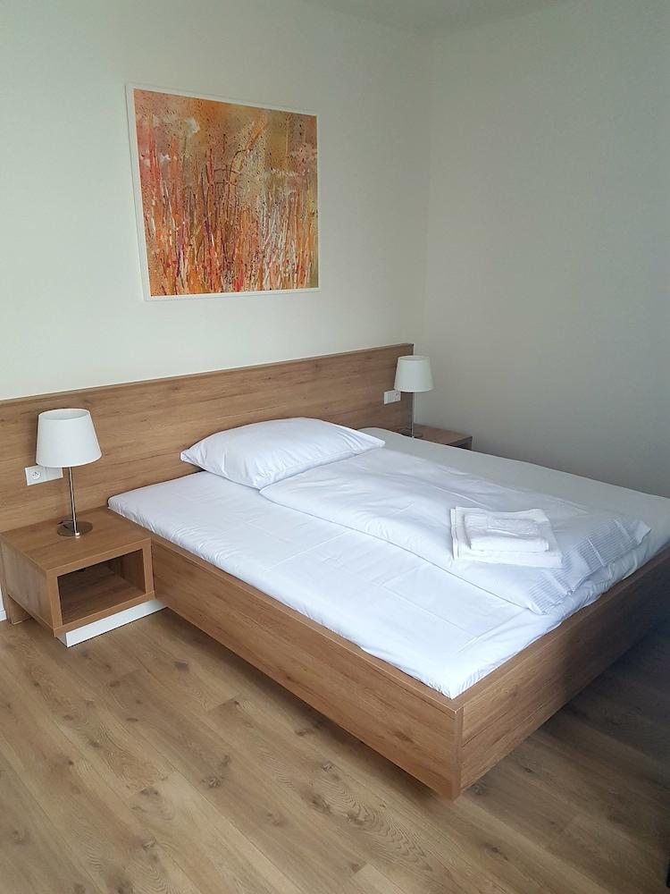 Downtown Suites Belohorska Praga Exterior foto
